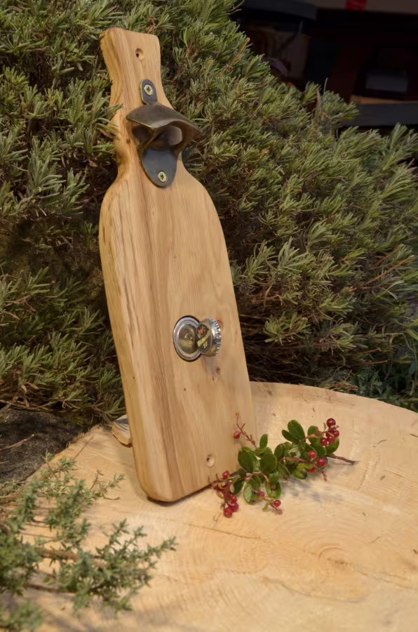 Dřevěný otvírák pivních lahví s magnetickým zachytávačem zátek ZAWAWOOD – dubový masiv