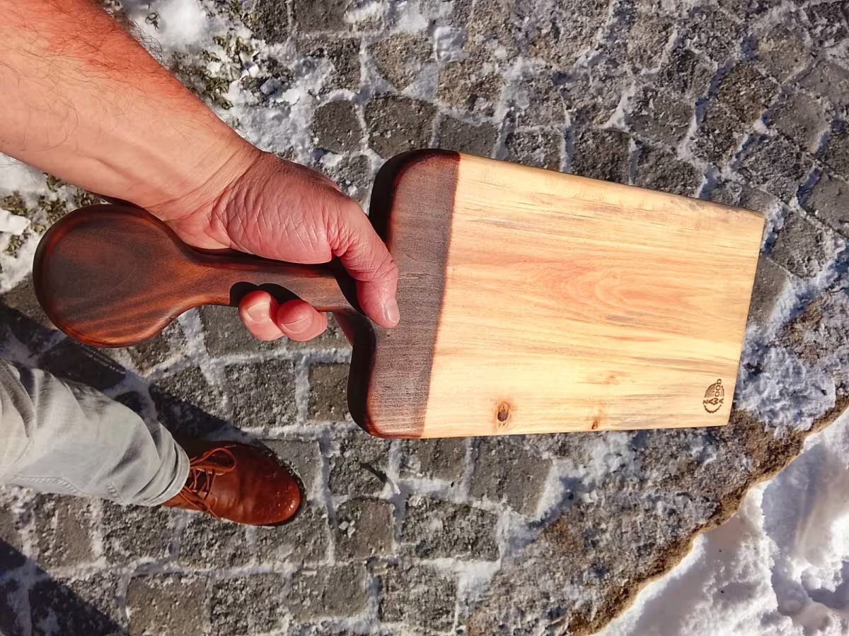 Servírovací prkénko z kaštanového masivu „Zápalka II“ | opalované dřevo | rodokmen stromu