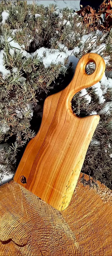 Prkénko ze staré třešně „Vlna potoka“